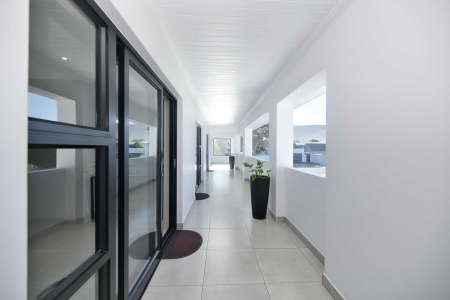 9 Bedroom Property for Sale in Westcliff Western Cape